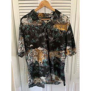 American Eagle Jungle Print Shortsleeved Button Shirt size XXL